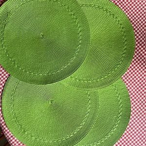 Green Round Woven Placemats 💚
